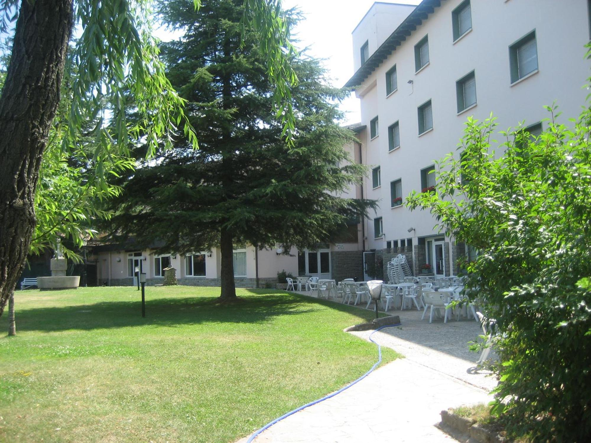 Hotel La Pardina ซาบิญานิโก ภายนอก รูปภาพ